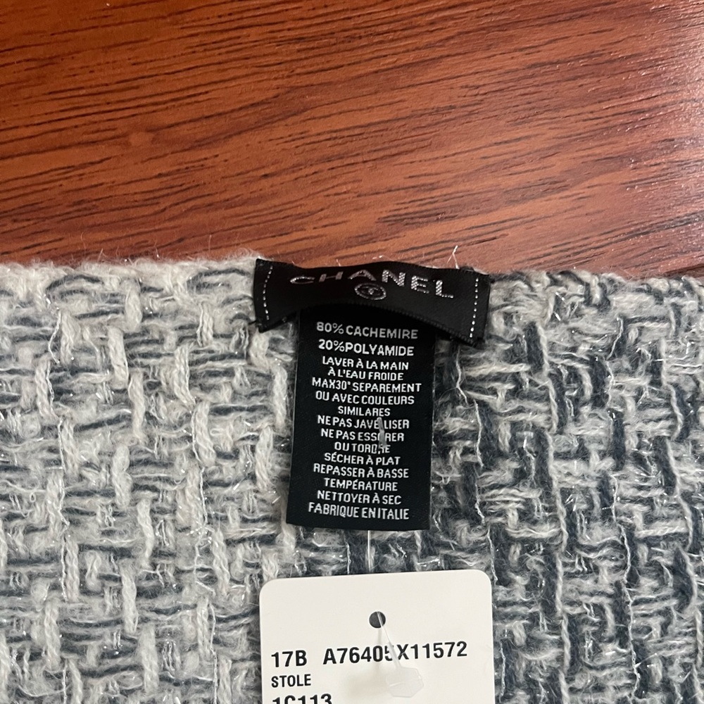 NEW CHANEL Archival CC logo Cashmere Scarf/Stole - Picture 5 of 6